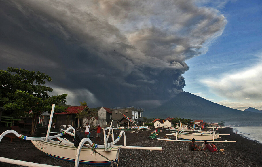 Gunung Agung Meletus 6472