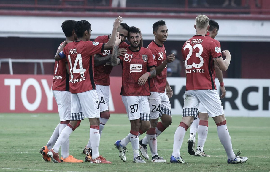 Бали юнайтед. Selebrasi pemain Bali United. Foto pemain Bali United.