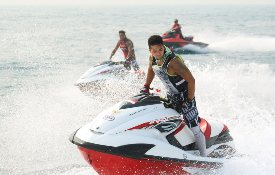 Jet skiing перевод. Aero Aswar. Aero Aswar Forbes.