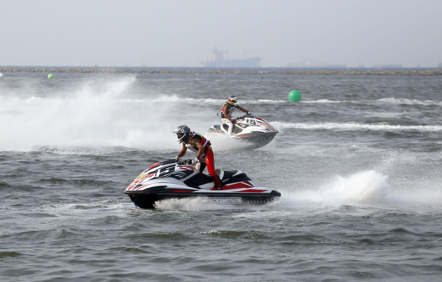 Jet skiing перевод