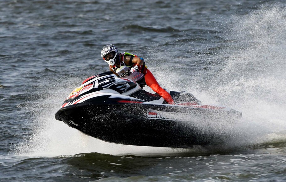 Jet skiing перевод