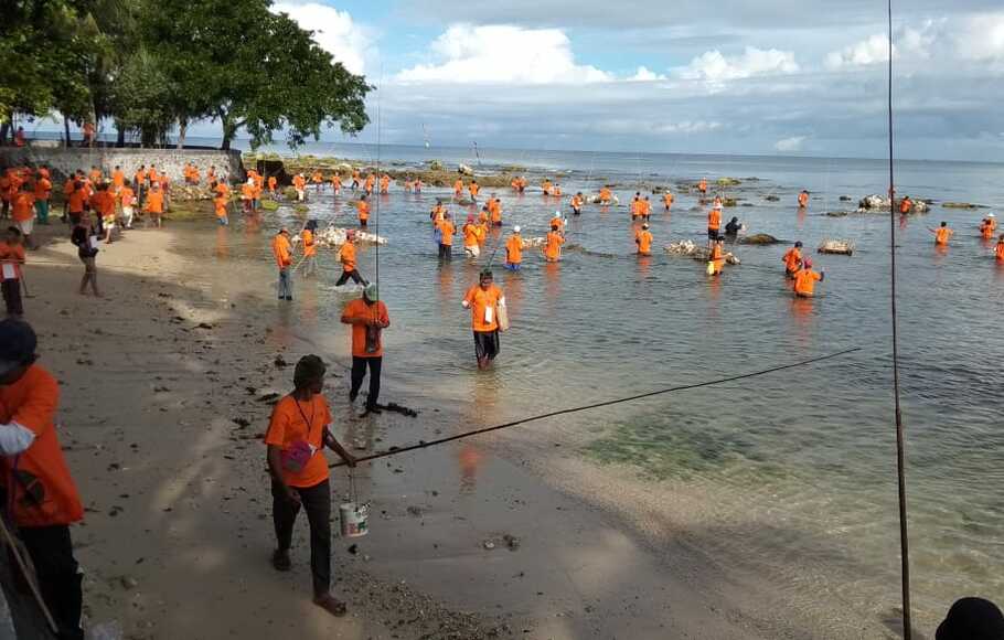 Ribuan Warga Carita Meriahkan Program