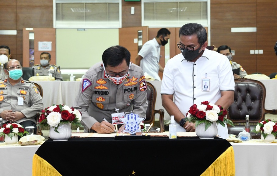 Polri Bantu Masyarakat Terdampak Covid-19