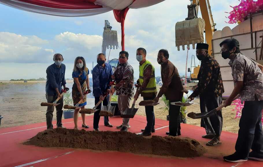 


Perusahaan asal Tiongkok, Borine Technology Indonesia memulai pembangunan kawasan peralatan rumah tangga yang ditandai dengan proses peletakan batu pertama (groundbreaking), di Kawasan Industri Kendal - Jawa Tengah, Minggu, (10/6/2020).