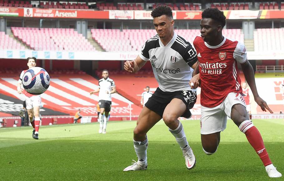 Fulham vs arsenal. Фото Арсенал унижает Ван ни стей роя