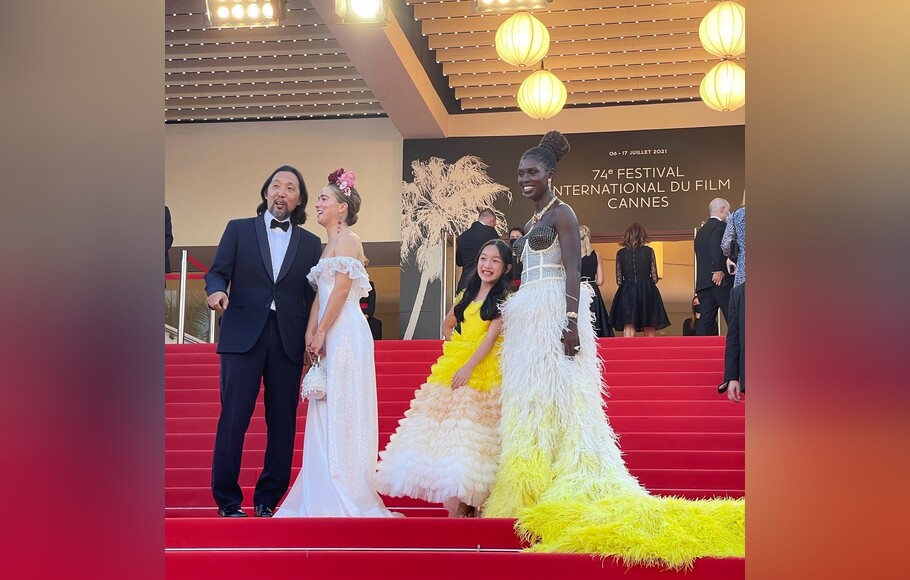 Aktris cilik berdarah Indonesia, Malea Emma Tjandrawidjaja, menghadiri festival film terbesar dan paling bergengsi di dunia, Cannes Film Festival di Cannes, Perancis, pada Kamis, 8 Juli 2021.