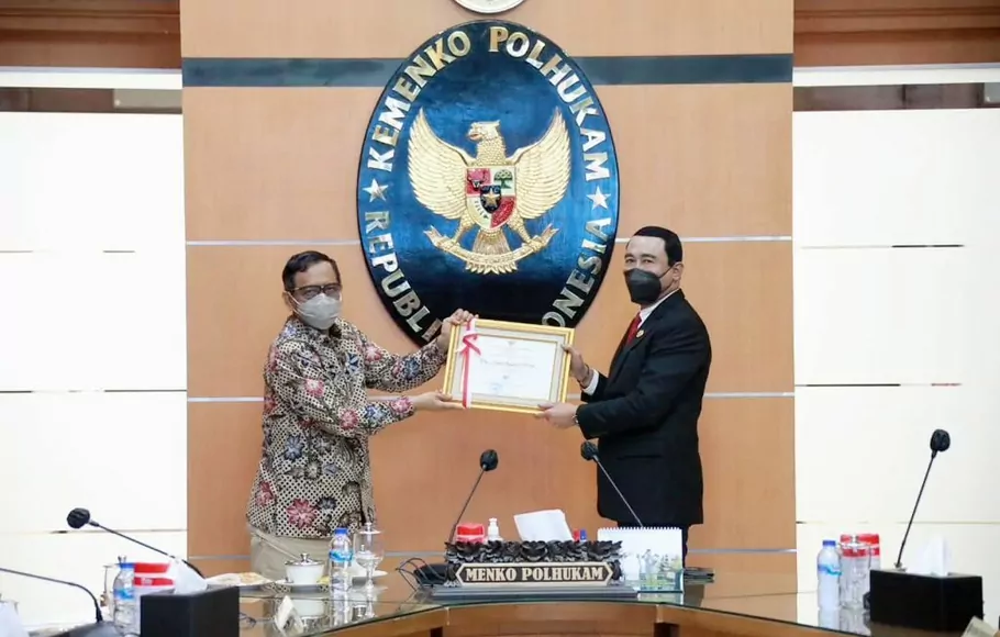 Menko Polhukam Mahfud MD dan Mantan Sekjen Kemdagri Hadi Prabowo.