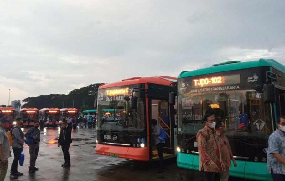 Bus listrik yang dioperasikan oleh PT Mayasari Bakti siap meluncur di jalanan Jakarta