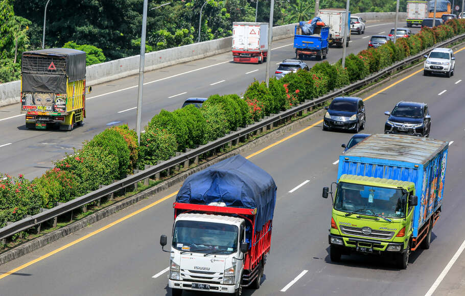 Angkutan Barang Sumbu Tiga Dilarang Beroperasi Selama Nataru