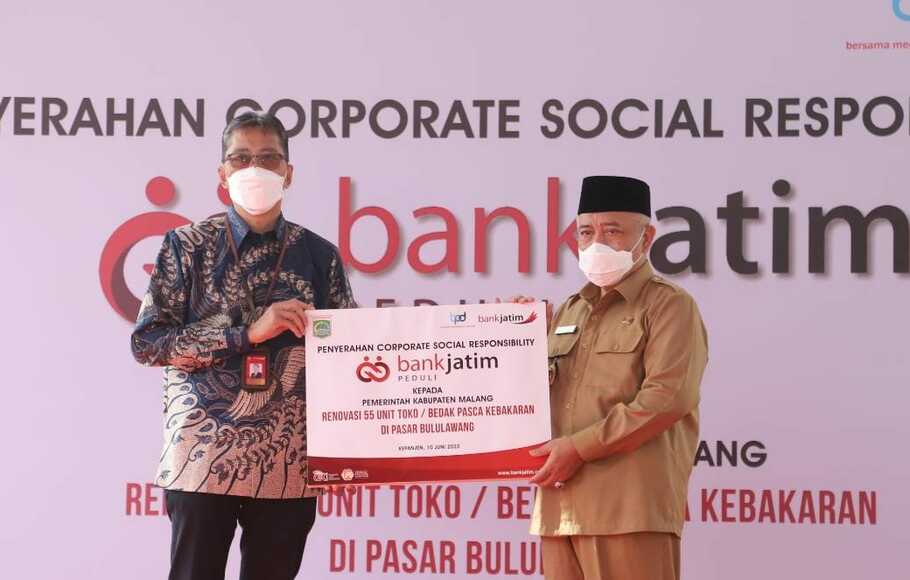 Bank Jatim Bantu Renovasi 55 Toko di Pasar Bululawang Malang - Halaman 1