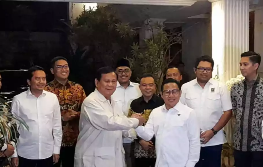 Ketua Umum Partai Gerindra, Prabowo Subianto usai pertemuan dengan Ketua Umum PKB, Muhaimin Iskandar atau Cak Imin di kediamannya di Jalan Kertanegara 4, Jakarta Selatan, Sabtu, 18 Juni 2022.