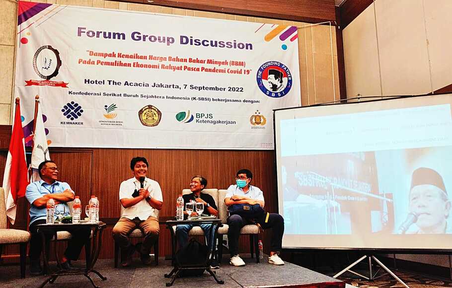 Ketua Umum DPP Konfederasi Serikat Buruh Sejahtera Indonesia (KSBSI) Johannes Dartha Pakpahan dalam focus group discussion (FGD) yang digelar di Jakarta, Rabu, 7 September 2022.
