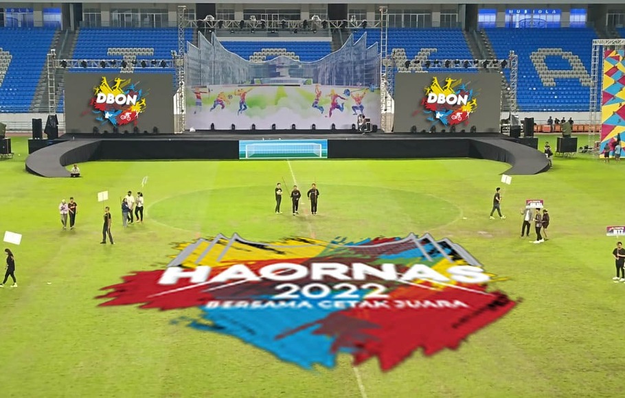 Persiapan jelang perayaan Hari Olahraga Nasional (Haornas) 2022 di Stadion Batakan, Kalimantan Timur.