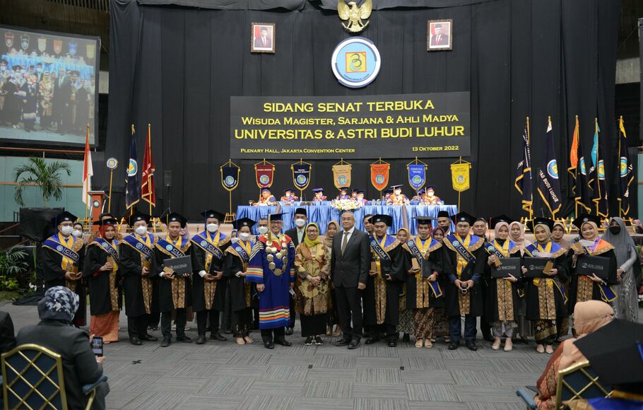 Wisudawan Universitas Budi Luhur Siap Bersaing Dengan 1 Juta Lulusan Di ...