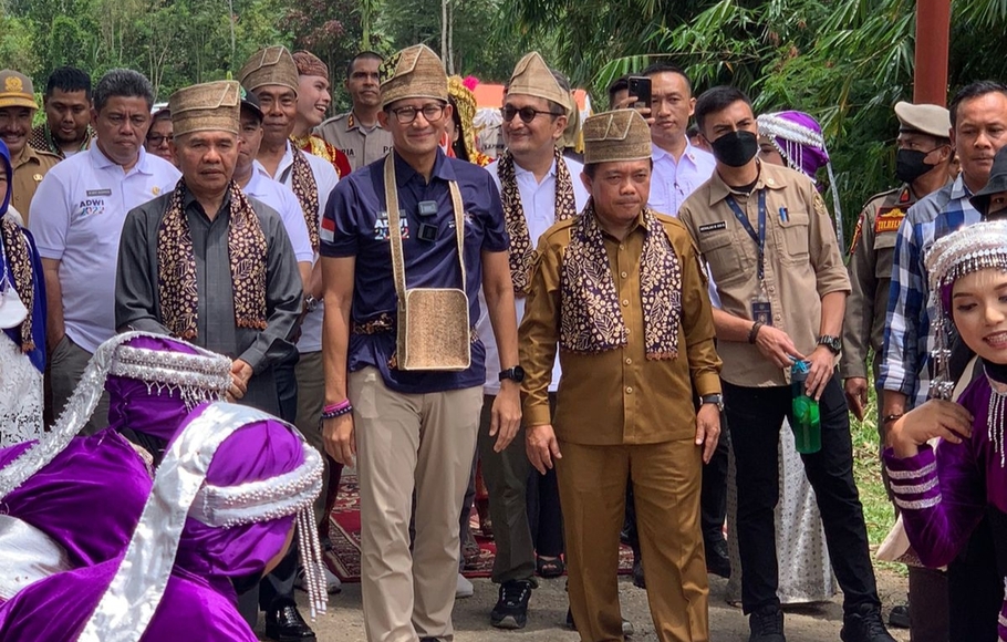 Menteri Pariwisata dan Ekonomi Kreatif (Menparekraf) Sandiaga Uno menyambangi Desa Wisata Pentagen, Kabupaten Kerinci, Jambi dalam program Anugerah Desa Wisata Indonesia (ADWI) 2022.