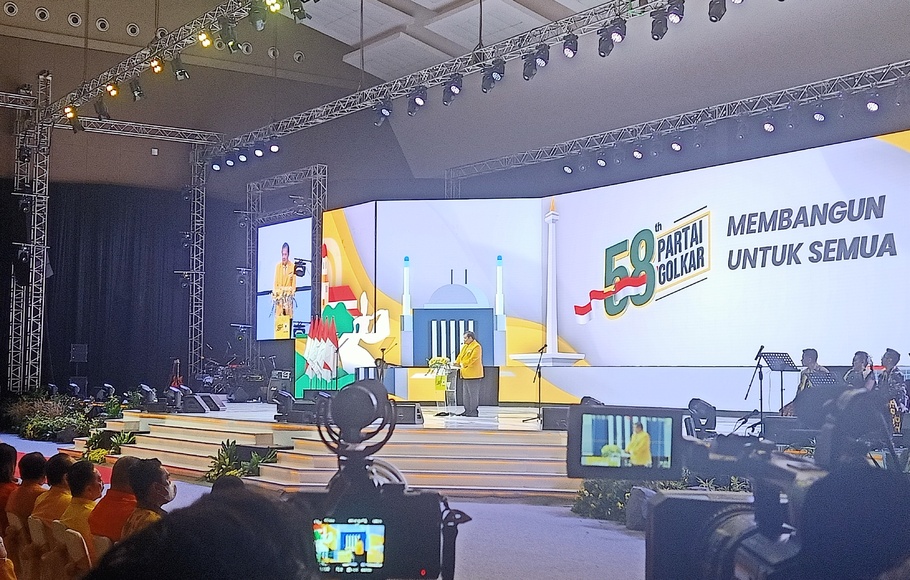 Ketua Umum Partai Golkar Airlangga Hartarto saat memberikan pidato politik saat HUT ke-58 Partai Golkar di Jakarta Internasional Expo (JIExpo) Kemayoran, Jakarta Pusat, Jumat, 21 Oktober 2022