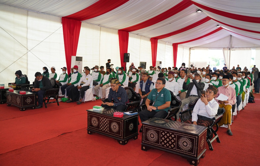 Kementerian Komunikasi dan Informatika saat memperkenalkan teknologi digital kepada para petani yang ada di Kecamatan Wanasaba, Kabupaten Lombok Timur (Lotim).