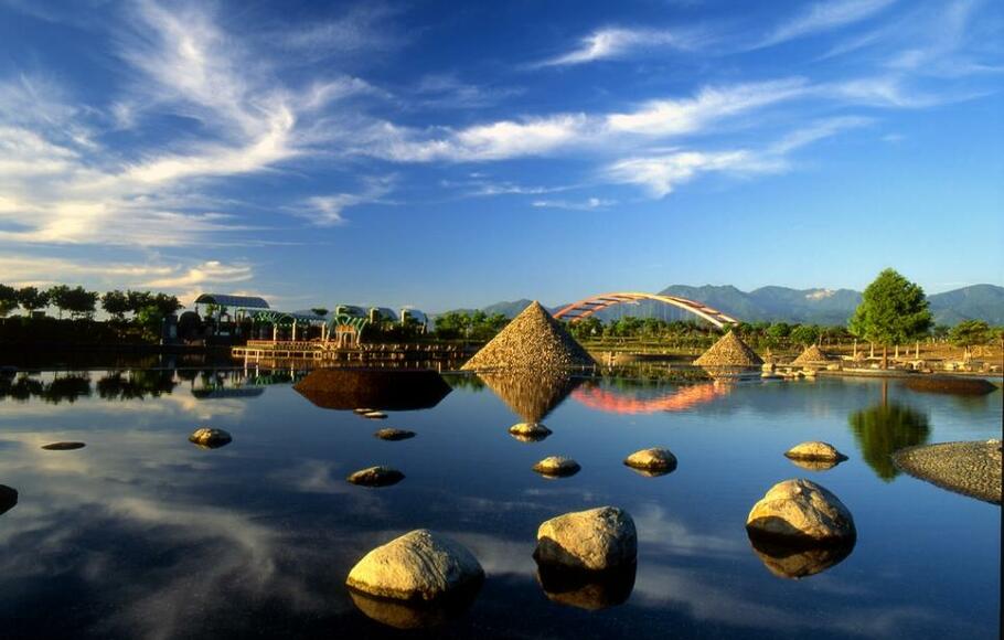 Dongshan River Water Park, sungai terpanjang kelima di Yilan pilihan yang tepat untuk dikunjungi bersama keluarga saat liburan ke Taiwan.