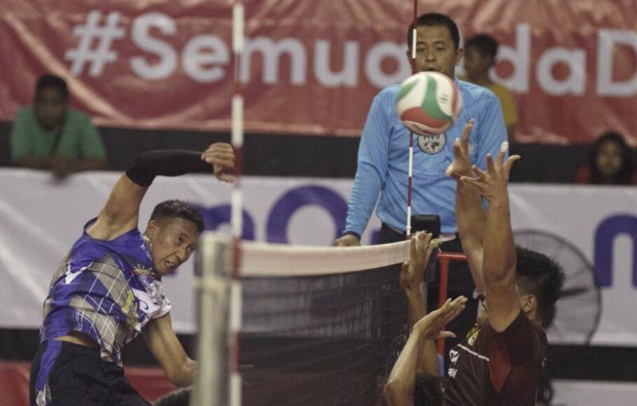 Pertandingan Indomaret lawan BIN Samator Surabaya dalam final four Livoli di di GOR Ki Mageti Magetan, Selasa, 8 November 2022.