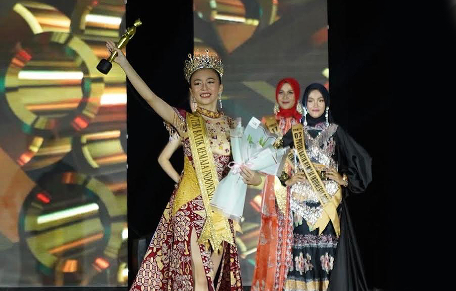 Nathania Ardelia Elfadi yang terpilih menjadi Puteri Remaja Batik 2022 dalam ajang Pemilihan Puteri Remaja Tingkat Nasional yang diselenggarakan oleh DD Organization di Swiss Belhotel, Kalibata, Jakarta.