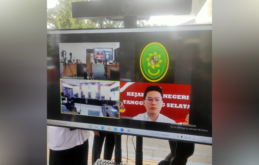 Sidang putusan terdakwa kasus investasi bodong Binomo, Indra Kenz, yang digelar hari ini, Senin, (14/11/2022) dibatasi oleh pihak kepolisian dan PN Tangerang.