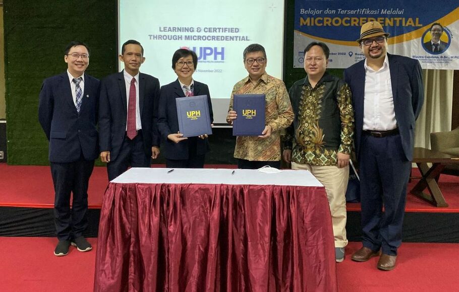 Fakultas Ilmu Pendidikan (FIP) Universitas Pelita Harapan (UPH) resmi menandatangani perjanjian kerja sama dengan Gnowbe yang merupakan platform pembelajaran digital terintegrasi (digital learning platform) pertama di dunia yang berbasis pembelajaran sosial dan terapan asal Singapura, Rabu 16 November 2022.