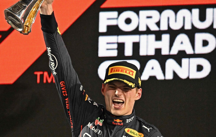 Selebrasi Max Verstappen usai menjuarai GP Abu Dhabi, Minggu, 20 November 2022.