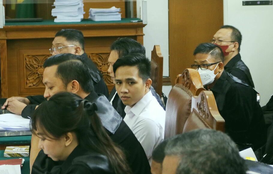 Terdakwa kasus pembunuhan berencana terhadap Nofriansyah Yosua Hutabarat atau Brigadir J, Richard Eliezer bersiap menjalani sidang lanjutan di Pengadilan Negeri Jakarta Selatan, Jakarta, Senin 21 November 2022.