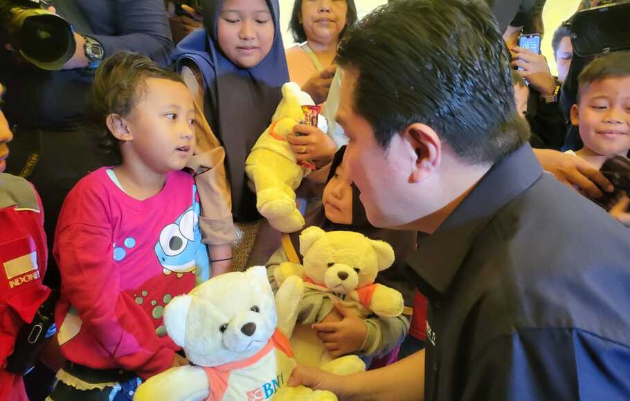 Menteri BUMN, Erick Thohir mengunjungi Posko Trauma Healing Korban Gempa Cianjur, Jumat, 25 November 2022.