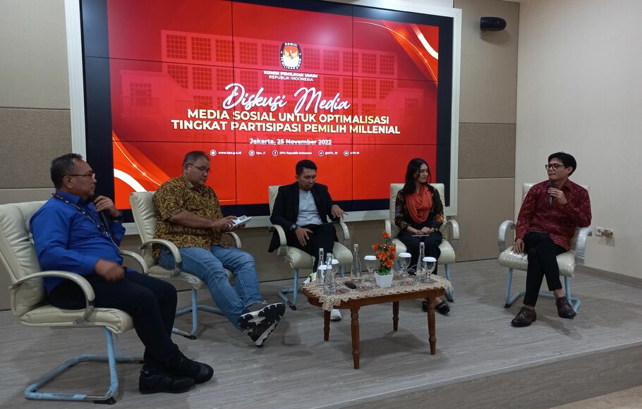 Anggota KPU August Mellaz dalam diskusi bertajuk Media Sosial Untuk Optimalisasi Tingkat Partisipasi Pemilih Millenial di Media Center KPU, Jakarta, Jumat 25 November 2022. 