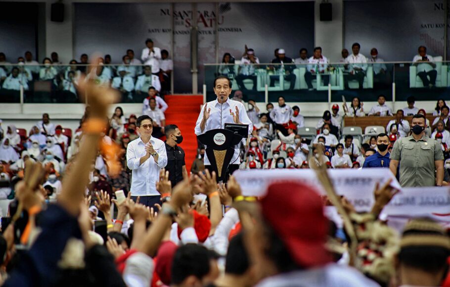 Presiden Joko Widodo dalam sambutannya saat hadir di acara silaturahmi relawan Jokowi bertajuk Nusantara Bersatu di Stadion Gelora Bung Karno (GBK), Jakarta, Sabtu 26 November 2022. 