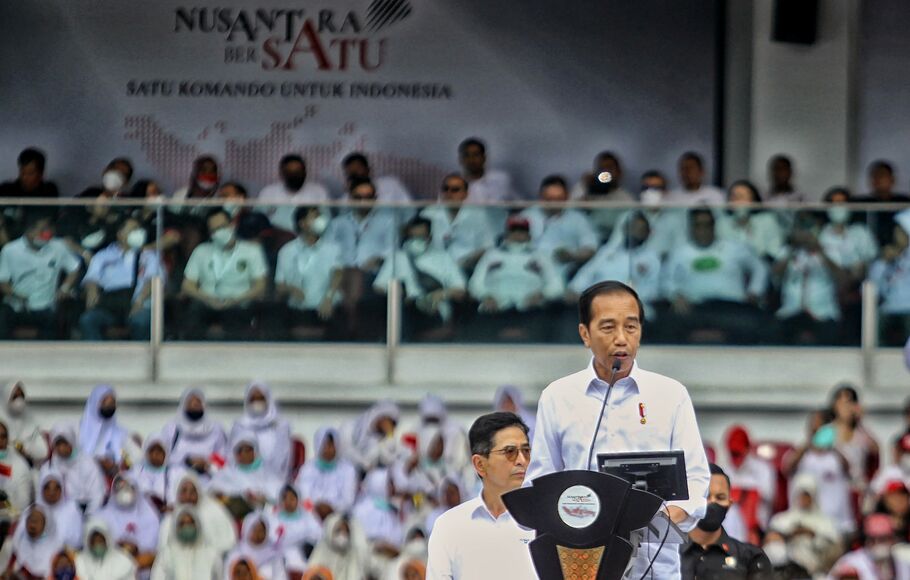 Presiden Joko Widodo dalam sambutannya saat hadir di acara silaturahmi relawan Jokowi bertajuk Nusantara Bersatu di Stadion Gelora Bung Karno (GBK), Jakarta, Sabtu 26 November 2022.