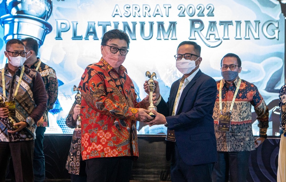 PT Bank Rakyat Indonesia (Persero) Tbk atau BRI berhasil meraih Penghargaan Platinum Rank atau peringkat tertinggi pada ajang Asia Sustainability Reporting Rating (ASRRAT) yang diselenggarakan di Jakarta pada Kamis, 24 November 2022.