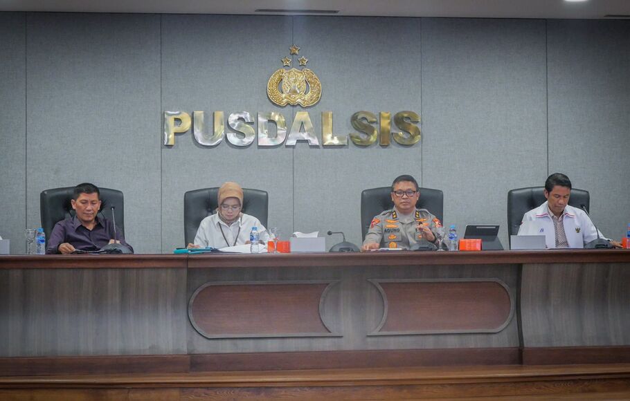 Polri bersama PSSI (Persatuan Sepakbola Seluruh Indonesia) dan PT LIB (Liga Indonesia Baru) menggelar rapat koordinasi (rakor).