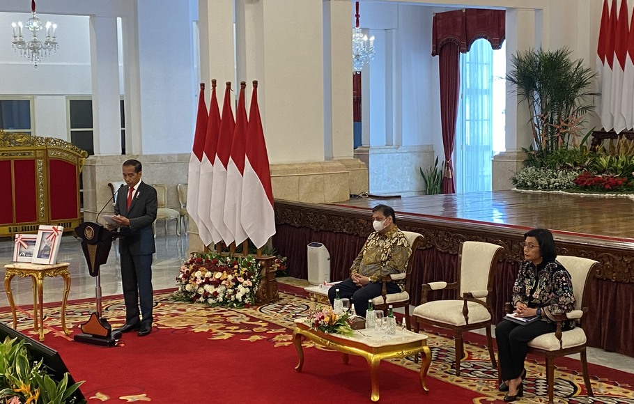 Presiden Joko Widodo (Jokowi) saat berpidato dalam penyerahan Daftar Isian Pelaksanaan Anggara (DIPA) dan Daftar Alokasi Transfer ke Daerah dan Dana Desa (TKDD) Tahun 2023 di Istana Negara, Kamis 1 Desember 2022. 