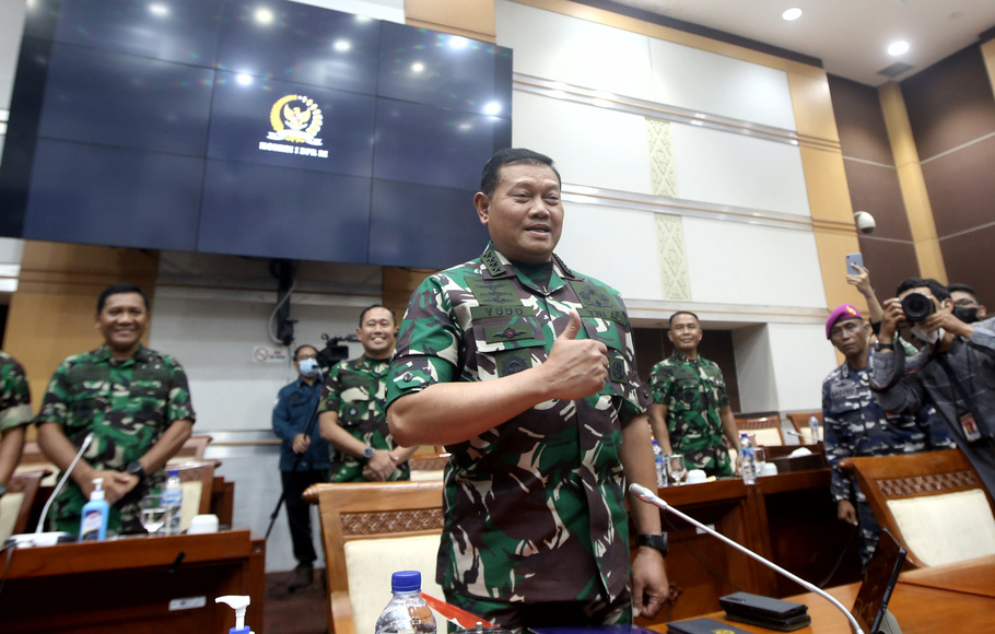 Laksamana TNI Yudo Margono saat mengikuti fit and proper test menjadi Panglima TNI di Komisi I DPR RI di Kompleks Parlemen Senayan, di Jakarta, Jumat, 2 Desember 2022.