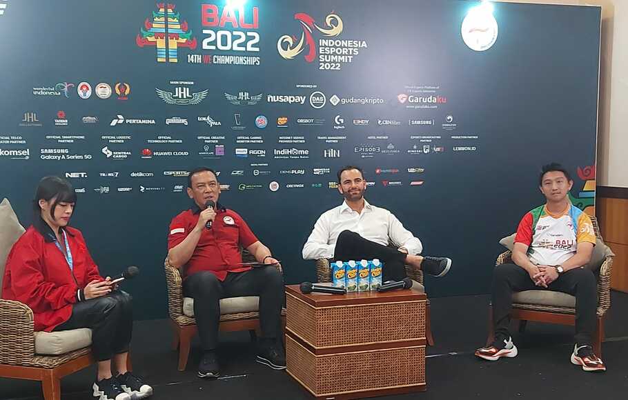 Ketua Umum Pengurus Besar Esports Indonesia (PB ESI), Jend Pol (P) Budi Gunawan (tengah) beserta jajaran dari PB ESI.