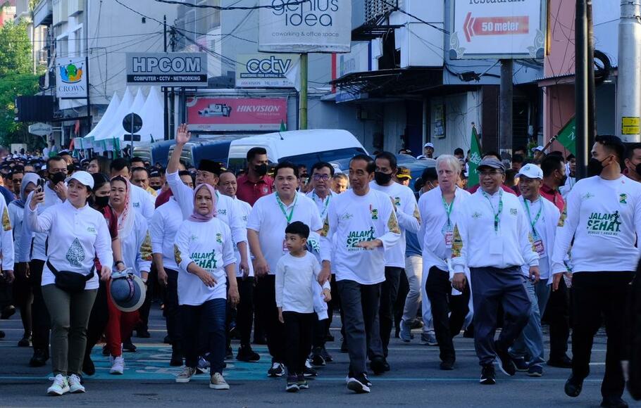 Jalan Sehat Bareng Jokowi, Gus Yahya Ajak Rasakan Kebahagiaan Satu Abad ...