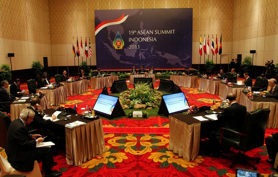 Саммит. Summit meeting.