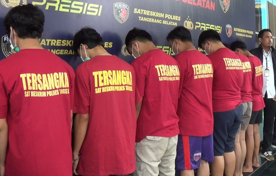 Polres Tangerang Selatan menetapkan tujuh suporter Persita Tangerang sebagai tersangka kasus dugaan pelemparan batu terhadap bus Persis Solo usai pertandingan di Stadion Indomilk Arena, Tangerang, Sabtu, 28 Januari 2023 sore.
