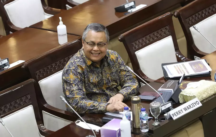 Gubernur Bank Indonesia (BI) Perry Warjiyo saat mengikuti uji kelayakan dan kepatutan oleh Komisi XI DPR RI di Gedung Parlemen Senayan di Jakarta, Senin, 20 Maret 2023.
