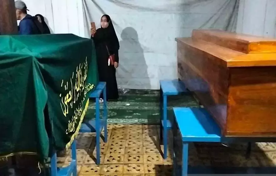 Jenazah Syabda Perkasa Belawa dan ibunya, Anik Sulistyowati, disemayamkan di rumah neneknya di Dusun Ngroto, Kelurahan Sumberjo, Kecamatan Mondokan, Kabupaten Sragen, Jawa Tengah, Senin 20 Maret 2023. 