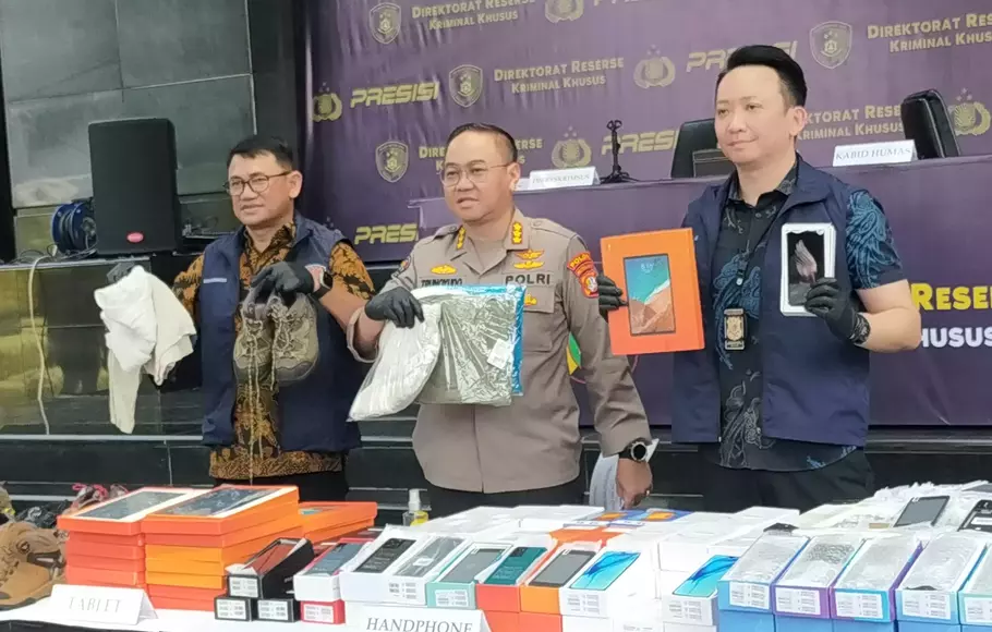 Direktorat Reserse Kriminal Khusus (Ditreskrimsus) Polda Metro Jaya mengungkap kasus penyelundupan barang ilegal, Jumat 24 Maret 2023.