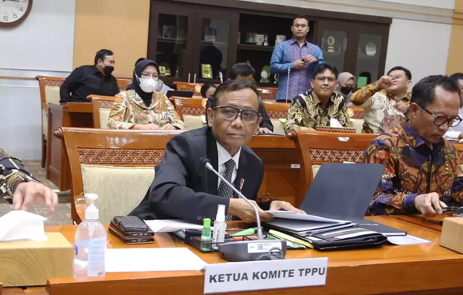 Menkopolhukam sekaligus Ketua Komite Koordinasi Nasional Pencegahan dan Pemberantasan Tindak Pidana Pencucian Uang (Komite TPPU) Mahfud MD saat di Komisi III DPR RI, Gedung Parlemen Senayan, di Jakarta, Rabu, 29 Maret 2023.