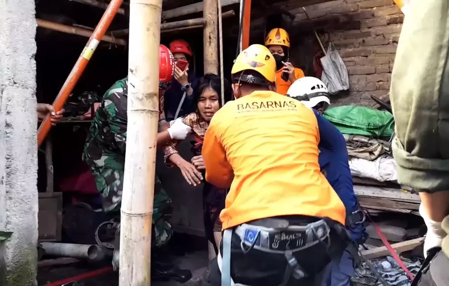 Seorang wanita di Kabupaten Magelang, Jawa tengah ditemukan tercebur di dalam sumur sedalam 15 meter seusai santap sahur, Sabtu, 1 April 2023.