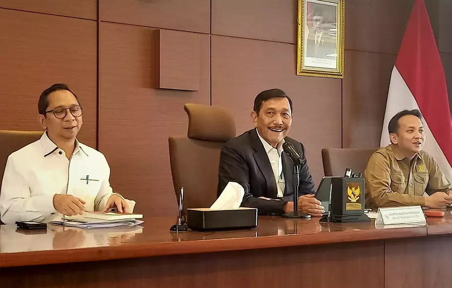 Menteri Koordinator Bidang Kemaritiman dan Investasi (Menko Marves) Luhut Binsar Pandjaitan dalam konferensi pers di Kemenko Marves, Senin, 10 April 2023.