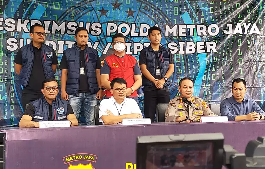 Polisi menetapkan Mohammad Iman Mahlil, pria yang memasang QRIS palsu pada kotak amal di Masjid kawasan Jakarta sebagai tersangka.