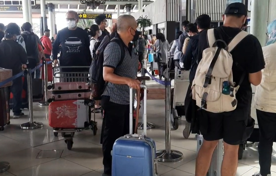 Penumpang mulai ramai memadati Bandara Soekarno Hatta.