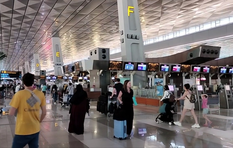 Sepekan jelang Lebaran 2023, Bandara Soekarno-Hatta (Soetta) mulai dipadati pemudik, Jumat, 14 April 2023.