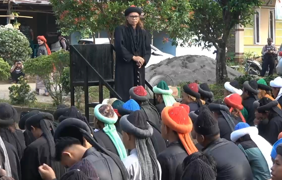 Jemaah An Nadzir melaksanakan salat Idulfitri di Masjid Baitul Muqaddis Pondok An Nadzir, Kelurahan Mawang, Kecamatan Somba Opu, Kabupaten Gowa, Sulawesi Selatan, Jumat, 21 April 2023. 